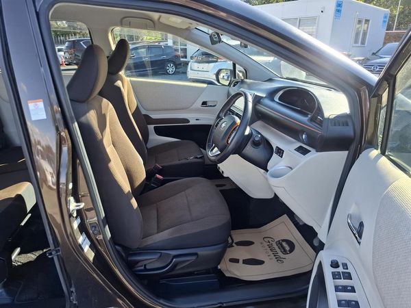 2016 Toyota Sienta Hybrid G.7 seats.Lane assist.Safety radar.Button start. Carousel 12