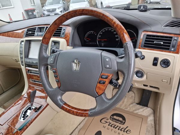 2005 Toyota Crown Royal Saloon.Reversing Camera.SRS Airbags Carousel 9