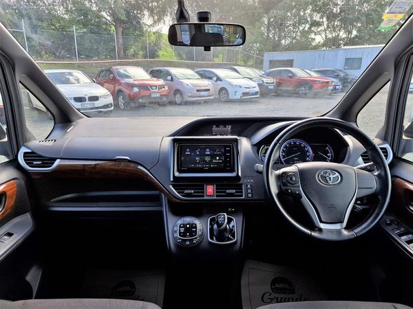2015 Toyota Voxy HYBRID. 7 Seater.Cruise Control.Rear camera. Carousel 6