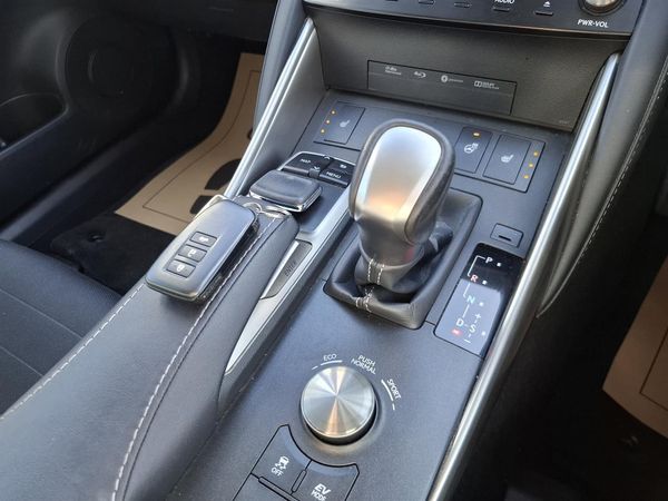 2017 Lexus IS 300h Radar cruise.Blind spot.Lane assist.Alarm.10 Airbags. Carousel 6