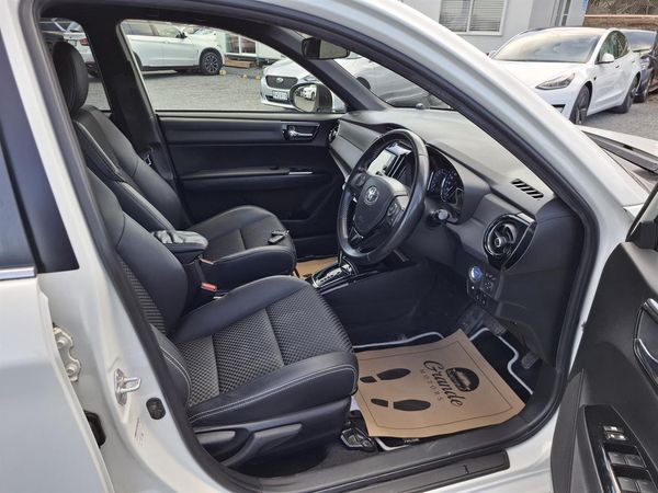 2017 Toyota Corolla Fielder.WXB.Hybrid.Safety radar.Lane assist.Rear camera.8 Airbags.Button start. Carousel 18
