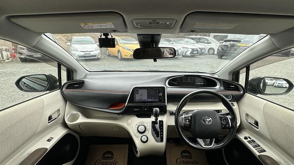2017 Toyota Sienta Hybrid G.7 seats.Lane assist.Safety radar.Button start.Alloys Carousel 5