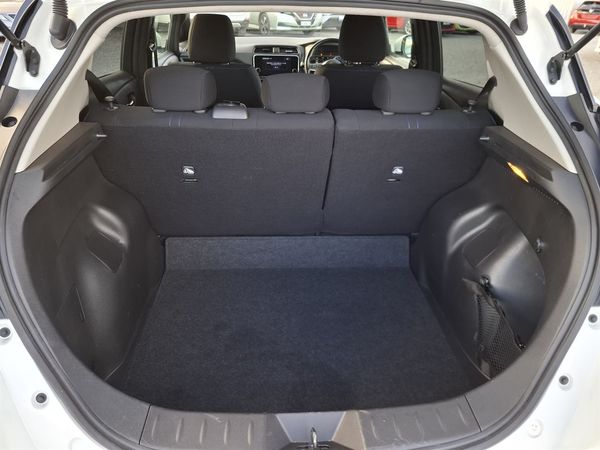 2022 Nissan Leaf 90.31% Soh G English display Grade 5 Carousel 15