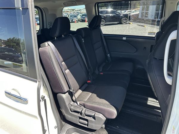 2017 Nissan Serena Highway Star.Hybrid.8 seats.360 camera.Safery radar.Cruise control.Park sensors. Carousel 1