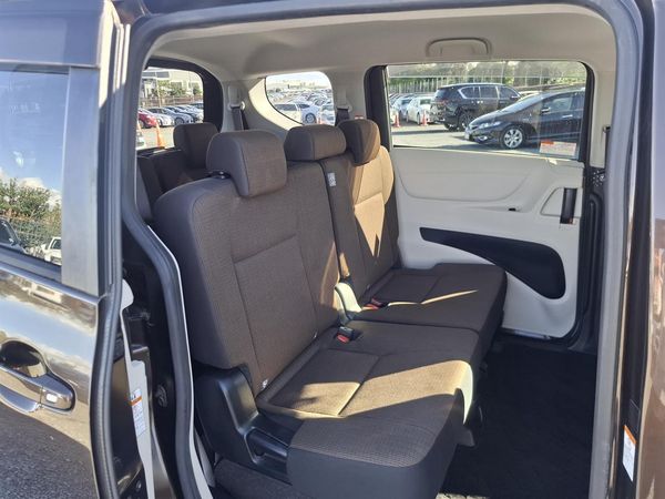 2016 Toyota Sienta Hybrid G.7 seats.Lane assist.Safety radar.Button start. Carousel 13