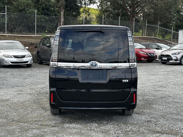 2017 Toyota Voxy Hybrid.Safety radar.Lane assist.Rear cam.Electic doors. Carousel 16