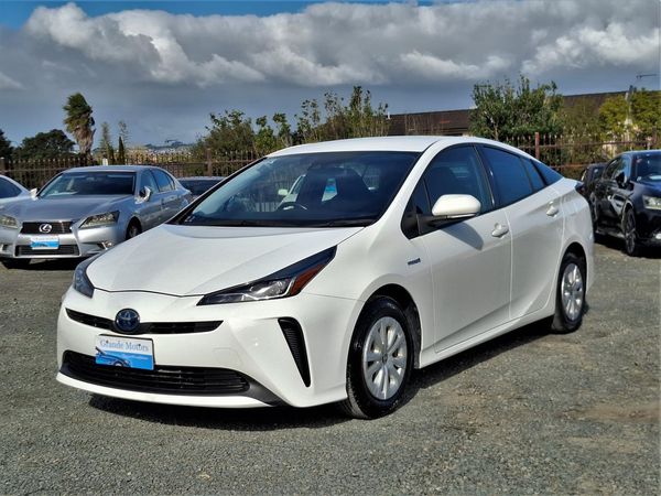 2020 Toyota Prius S.Radar cruise.Lane assist.Safety radar.Rear cam.8 Airbags. Carousel 11