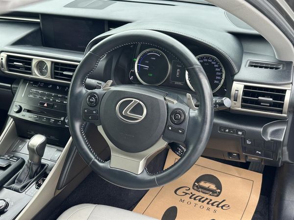 2014 Lexus IS 300h Hybrid.Cruise control.Alarm.10 Airbags.Rear camera. Carousel 7