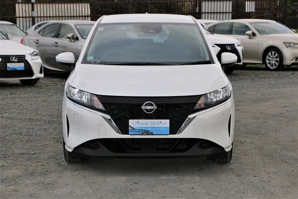 2022 Nissan Note E-power.Rear camera.Lane assist.Safety radar.Park sensors.Button start. Carousel 9
