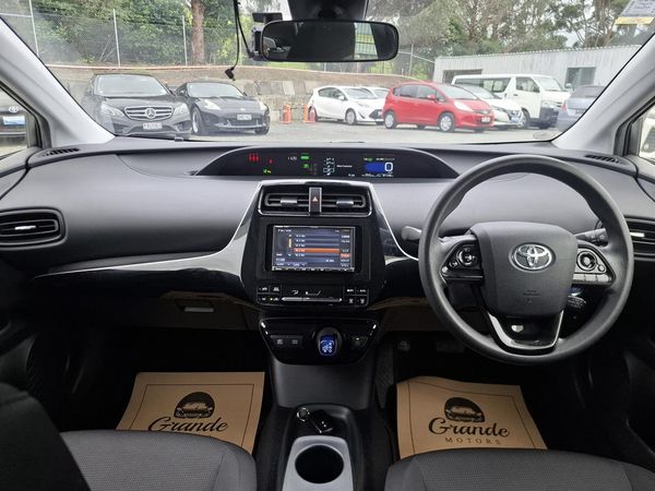 2020 Toyota Prius G.Radar cruise.Lane assist.Rear cam.Alarm.8 Airbags. Carousel 3