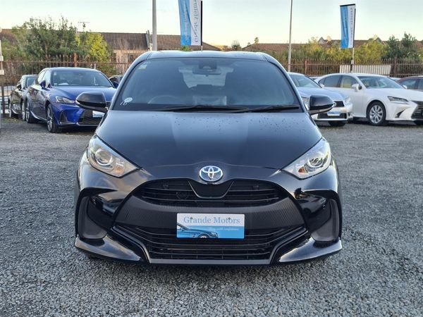 2022 Toyota Yaris Hybrid.Radar cruise.Lane assist.Park sensors.Alarm.Button start. Carousel 10