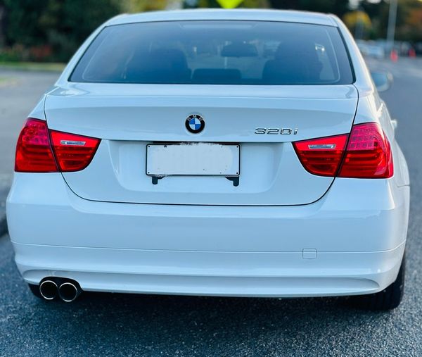 BMW 320i 2010 Carousel 2