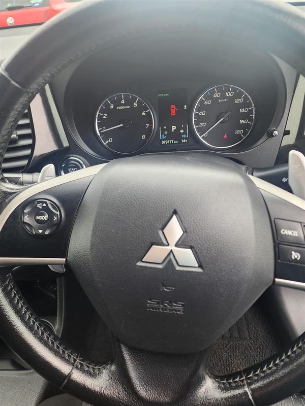 2013 Mitsubishi Outlander 7 seater 4WD Carousel 2
