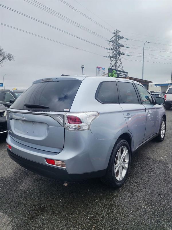 2013 Mitsubishi Outlander 7 seater 4WD Carousel 14