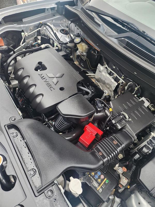 2013 Mitsubishi Outlander 7 seater 4WD Carousel 6