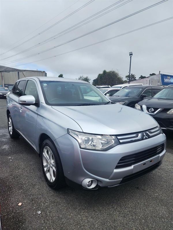 2013 Mitsubishi Outlander 7 seater 4WD Carousel 13