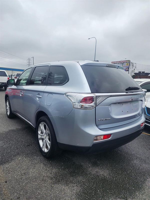 2013 Mitsubishi Outlander 7 seater 4WD Carousel 12