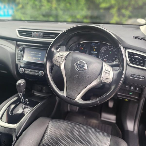 2015 Nissan X-Trail HYBRID Carousel 1