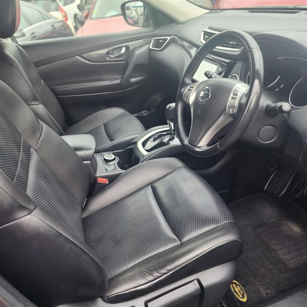 2015 Nissan X-Trail HYBRID Carousel 3