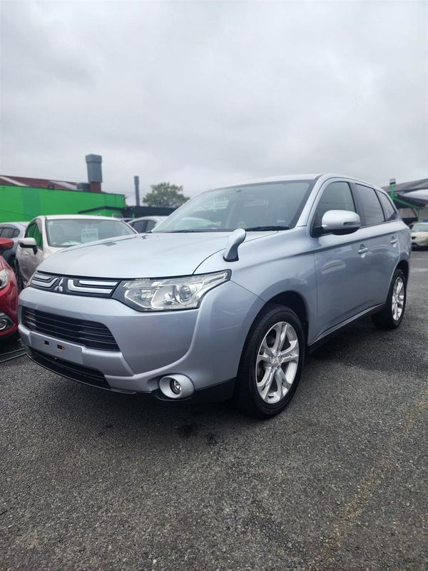 2013 Mitsubishi Outlander 7 seater 4WD Carousel 11