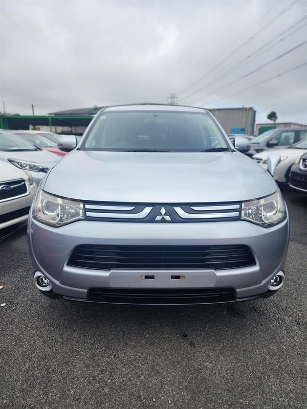 2013 Mitsubishi Outlander 7 seater 4WD Carousel 9