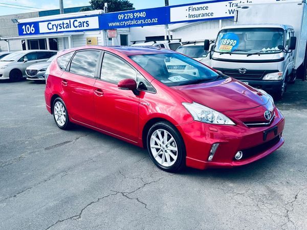 toyota prius alpha Carousel 8