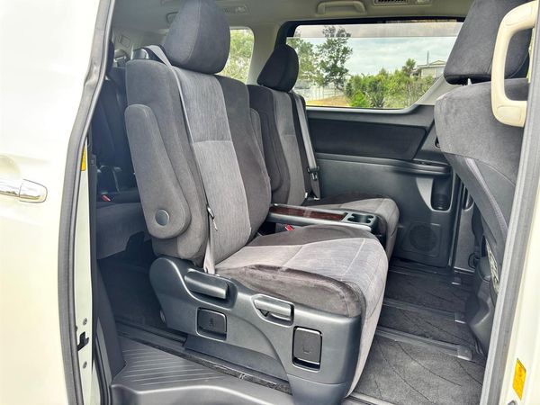 2013 Toyota Vellfire 24Z 7 Seater Carousel 4