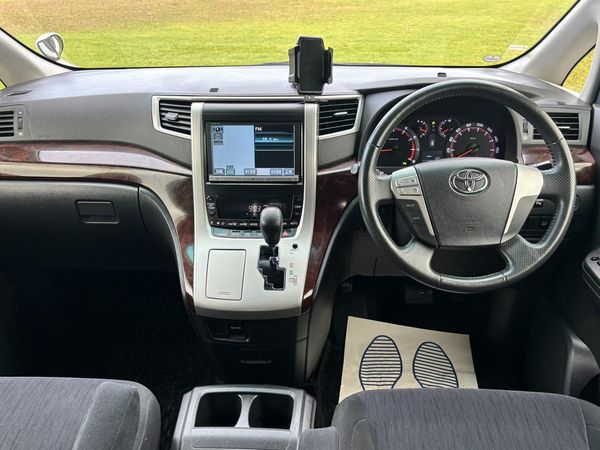 2013 Toyota Vellfire 24Z 7 Seater Carousel 2