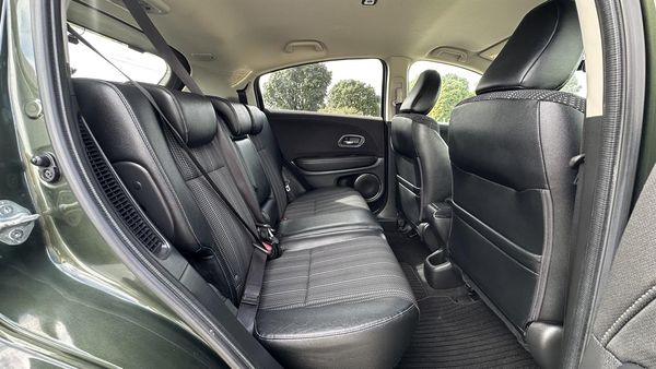 2013 Honda Vezel 1.5 Z Hybrid Carousel 6