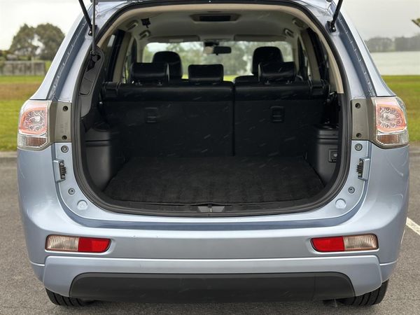 2013 Mitsubishi Outlander 2.0G 4WD PHEV Carousel 7