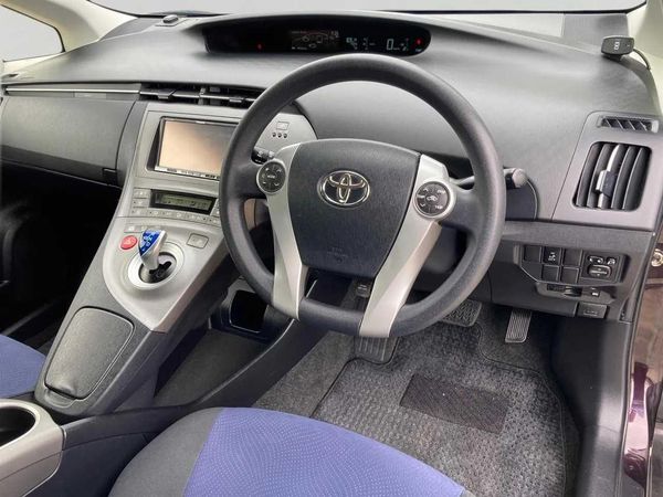 2014 Toyota Prius 1.8 Type S Facelift Carousel 2