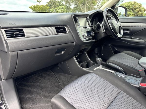 2014 Mitsubishi Outlander 2.4G 4WD 7 Seater Carousel 2