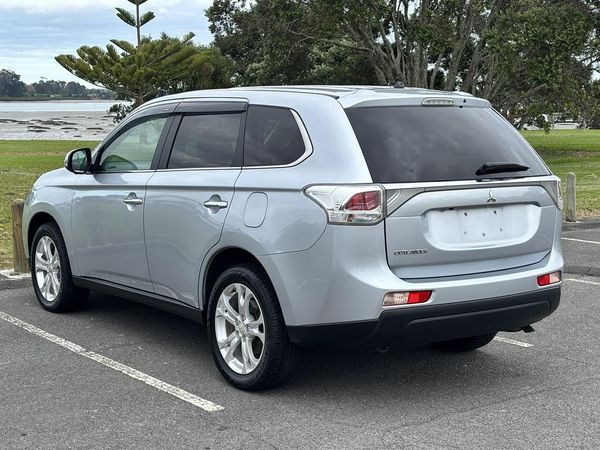 2013 Mitsubishi Outlander 2.4G 4WD 7 Seater Carousel 15