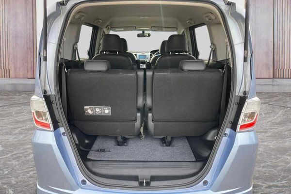 2013 Honda Freed 1.5 Hybrid Flexi Package Carousel 6