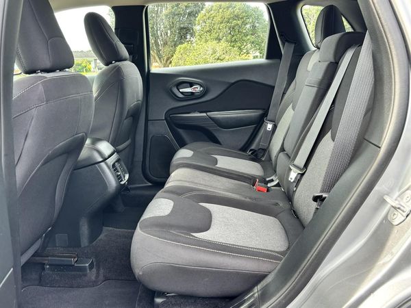 2016 Jeep Cherokee 2.4P Sport Carousel 5