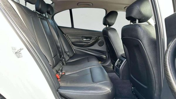 2013 BMW 320D Luxury Package Carousel 6
