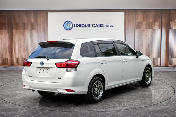 2017 Toyota Corolla Fielder 1.5G Hybrid Carousel 17