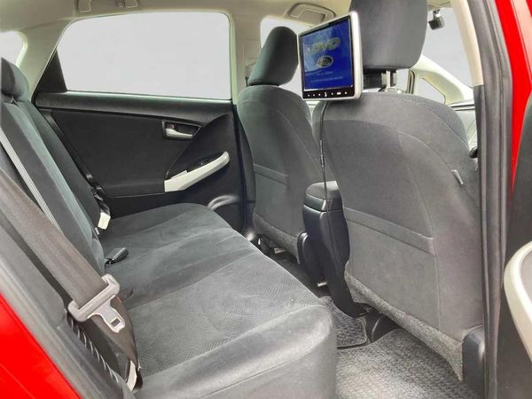 2014 Toyota Prius 1.8 Type S Facelift Carousel 6
