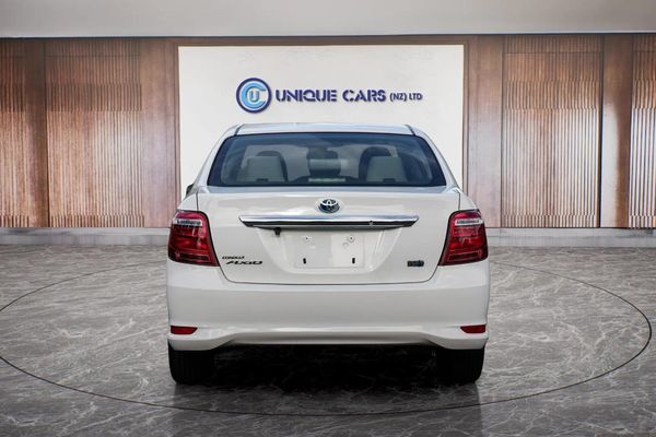 2017 Toyota Corolla Axio 1.5X Facelift Carousel 16