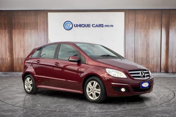 2011 Mercedes-Benz B180 Low Kilometers. Carousel 11
