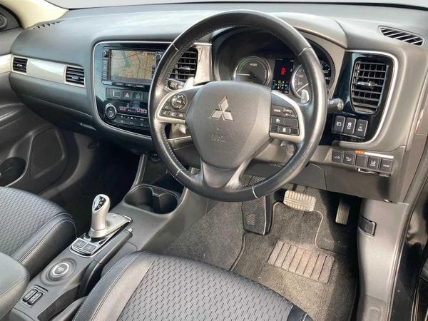 2013 Mitsubishi Outlander 2.0G 4WD PHEV Carousel 2
