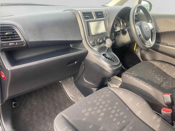 2012 Toyota Ractis 1.3G Smart Stop Carousel 3