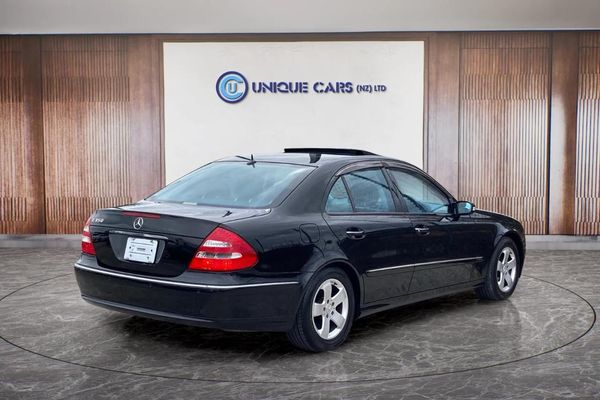 2006 Mercedes-Benz E350 Avantgarde Carousel 17