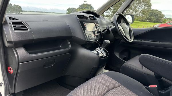 2015 Nissan Serena Highway Star Smart Hybrid Carousel 3