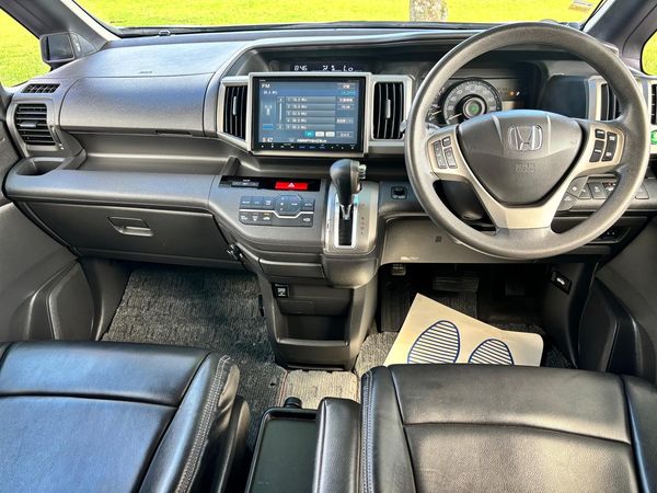 2014 Honda Stepwagon 2.0 G Comfort Selection Carousel 1