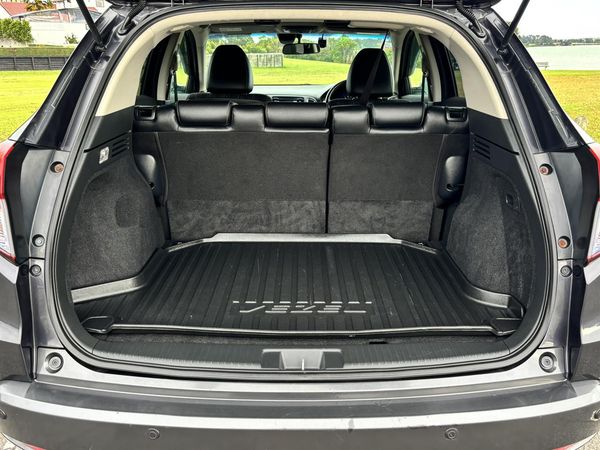 2014 Honda Vezel 1.5X AWD Hybrid Carousel 6