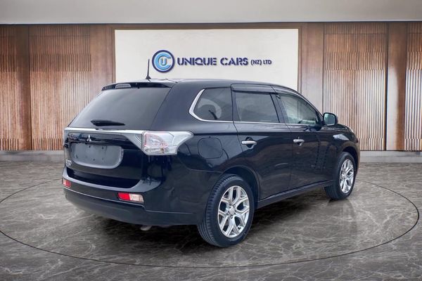 2013 Mitsubishi Outlander 2.0G 4WD PHEV Carousel 17