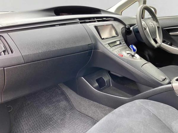 2014 Toyota Prius 1.8 Type S Facelift Carousel 3