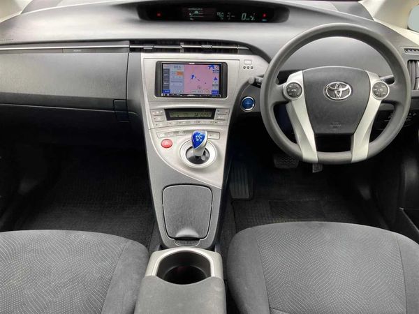 2014 Toyota Prius 1.8 Type S Facelift Carousel 1