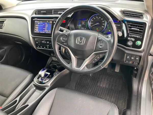 2015 Honda Grace 1.5EX Hybrid Carousel 2